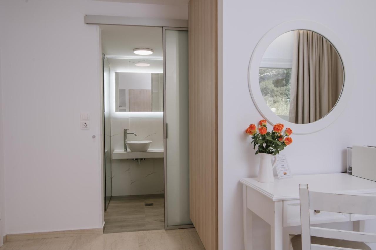 Dora Apartments Agia Pelagia Exteriör bild
