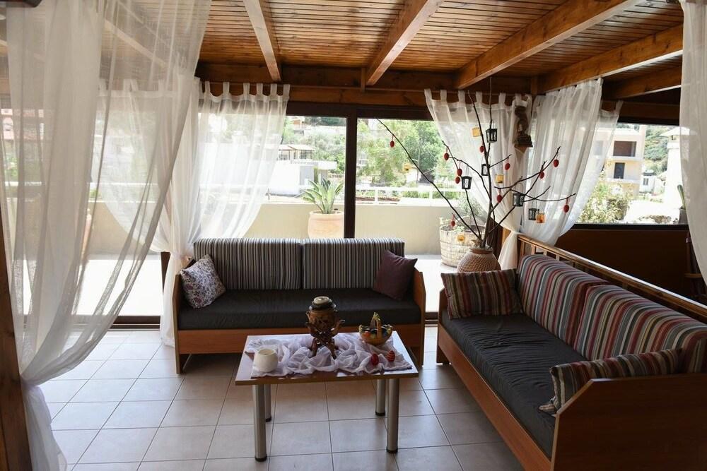 Dora Apartments Agia Pelagia Exteriör bild